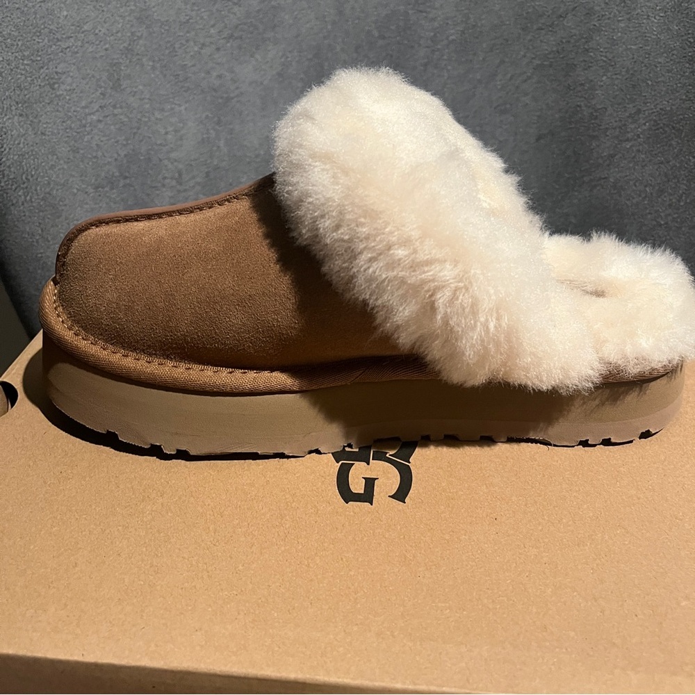 UGG Women’s Slippers Disquette Chestnut Size 7 US - Picture 5 of 14